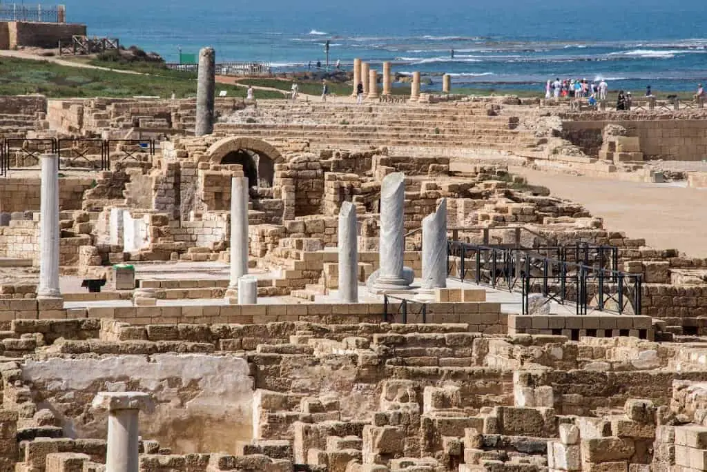 שרידי עתיקות קיסריה