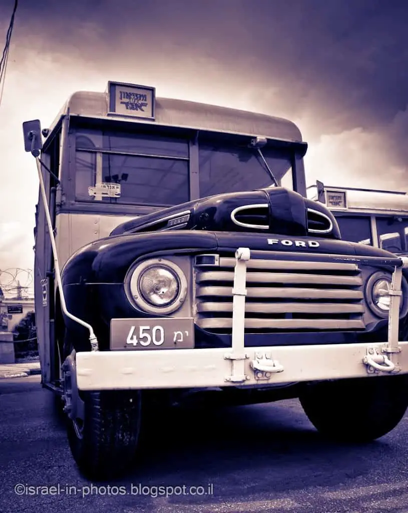 Ford Bus