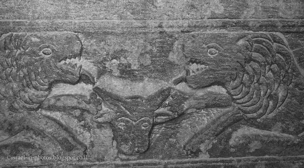 Два львов украшения на саркофаг
