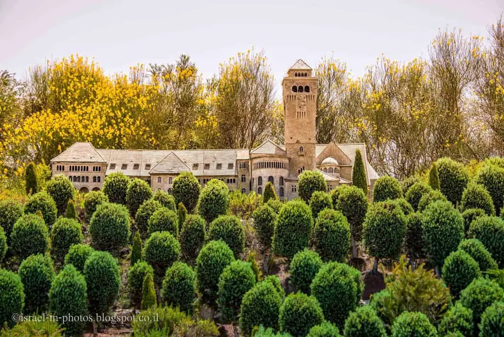 Augusta Victoria hospital