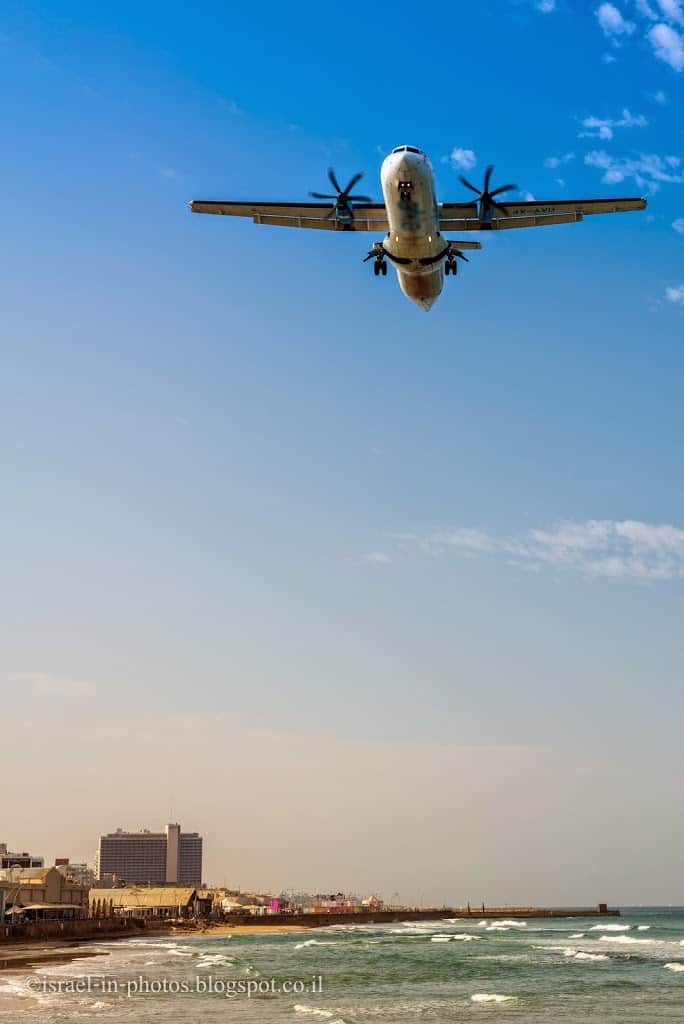 Plane Landing at Sde Dov