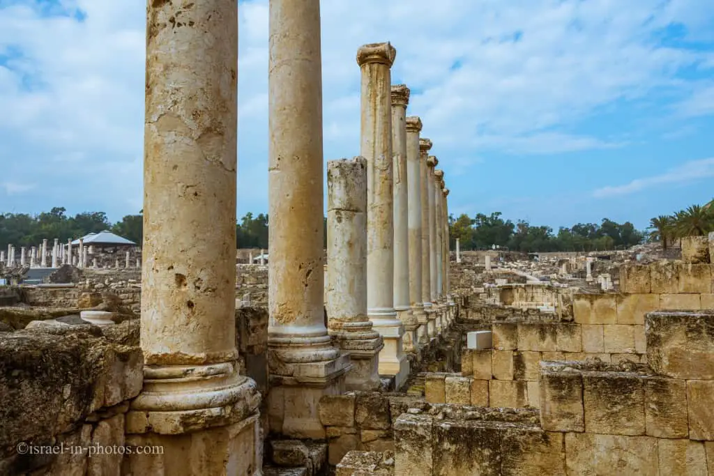 Monumental colonnade on Silvanus Street