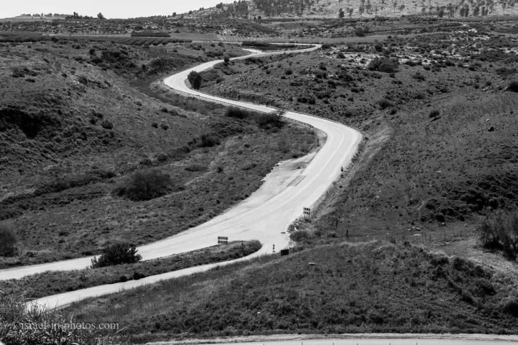 The road leading to Tel Hazor National Park