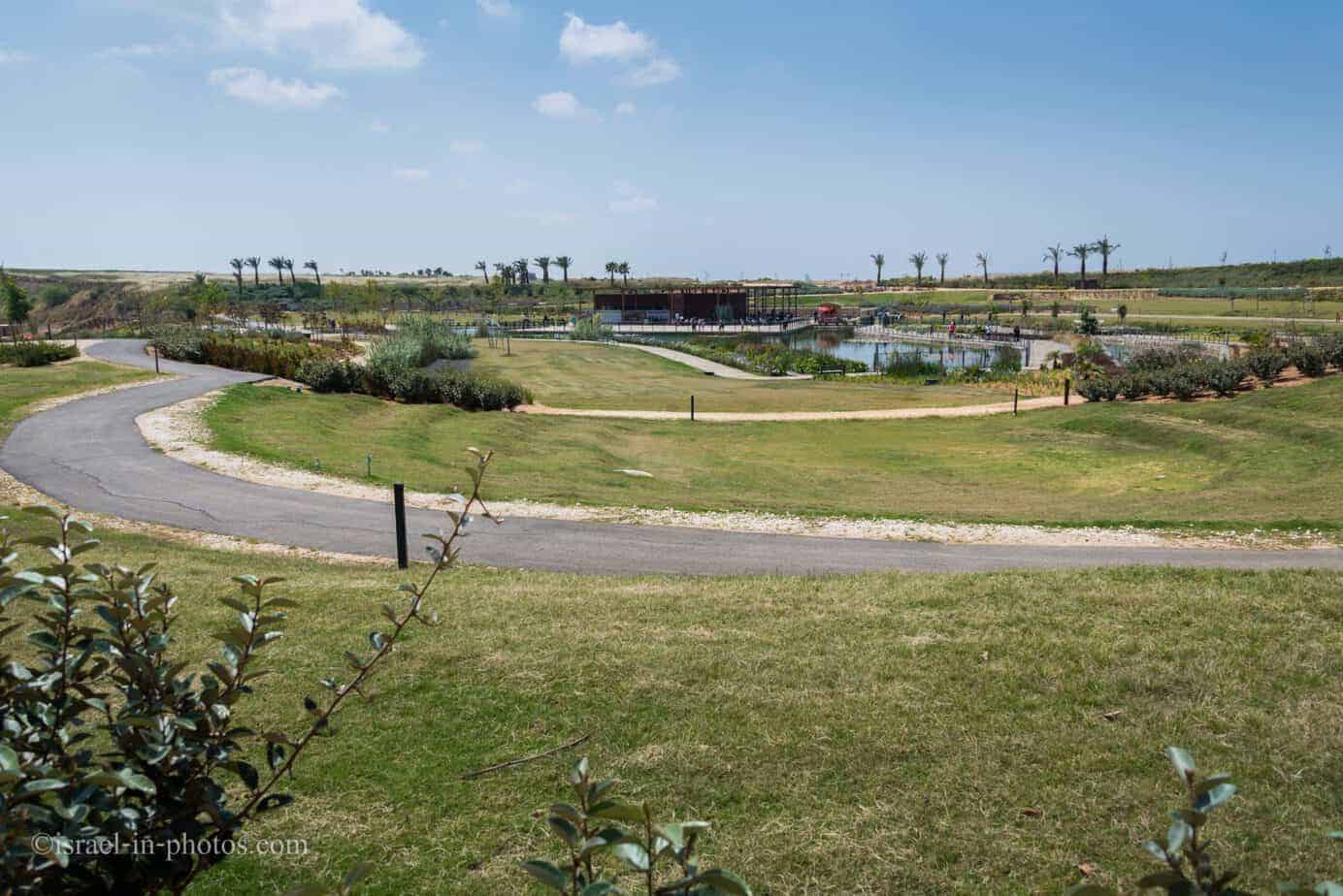 Ariel Sharon Park (Hiriya) Visitors Guide Park on a Waste Dump