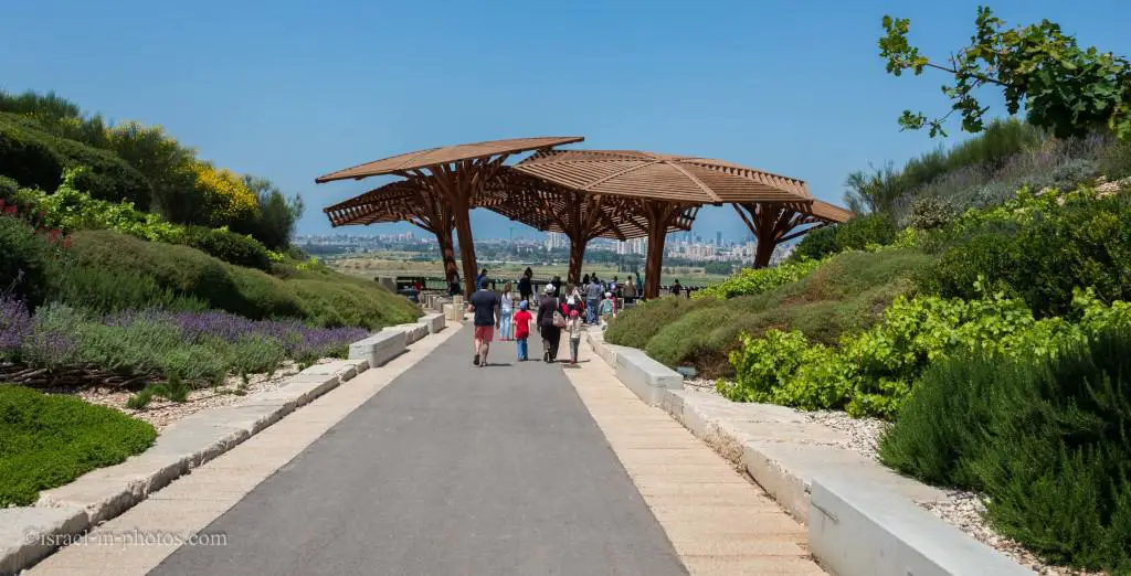 The main viewpoint at Ariel Sharon park