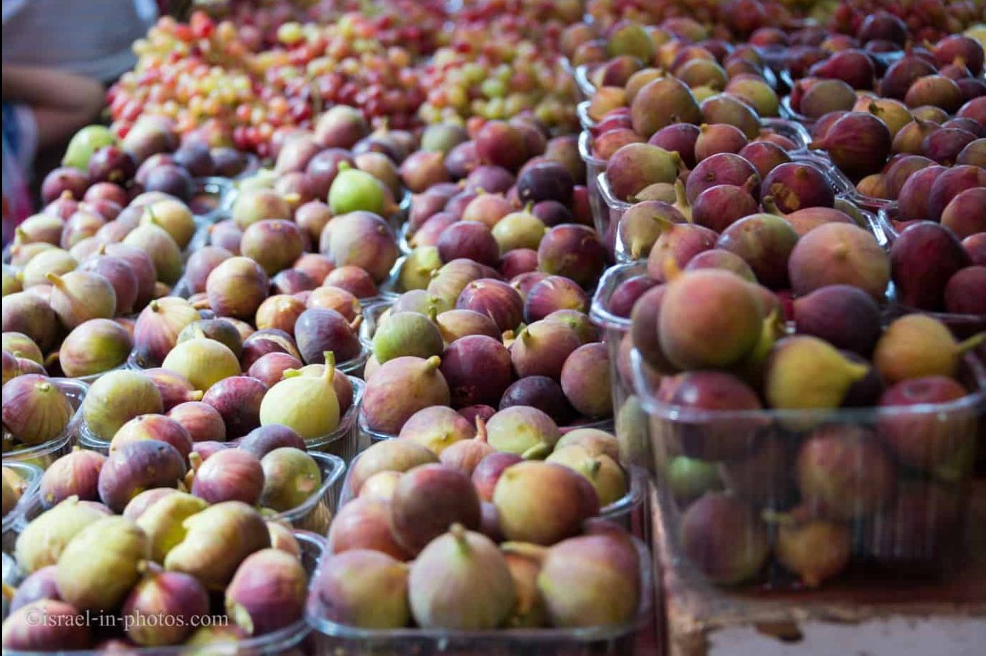 Carmel Market and Nachalat Binyamin in Tel Aviv