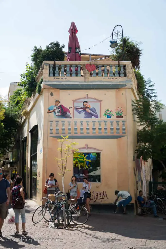 Graffiti on Nachalat Binyamin Street