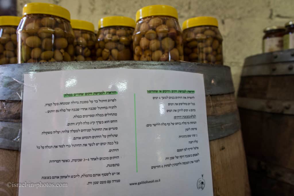 Recipes for making marinated olives