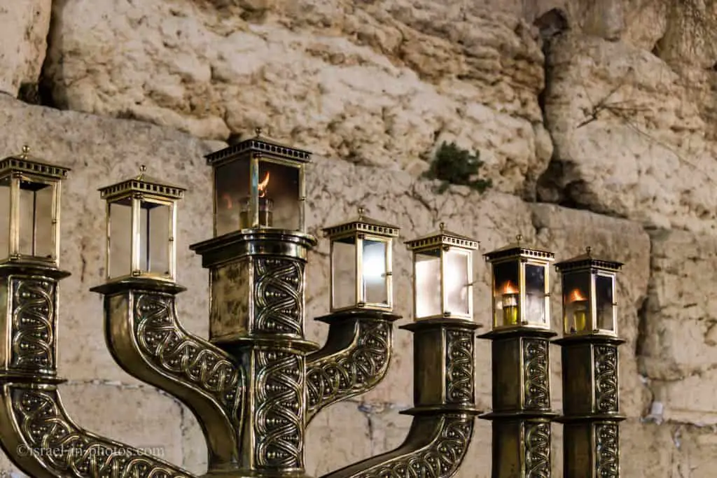 סיור במנהרות הכותל המערבי בירושלים חנוכה, ישראל