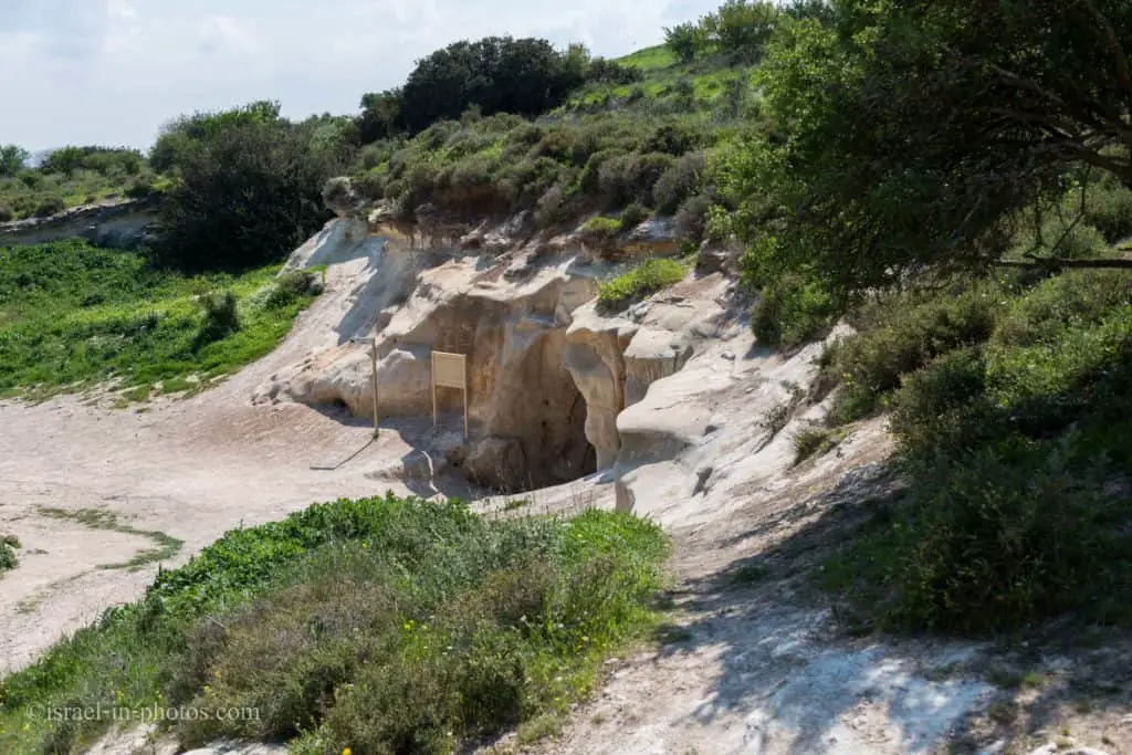 Columbarium Cave, Horvat Midras