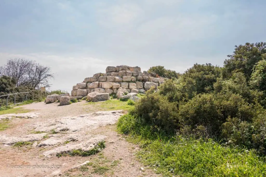 The Pyramid from the other side, Horvat Midras