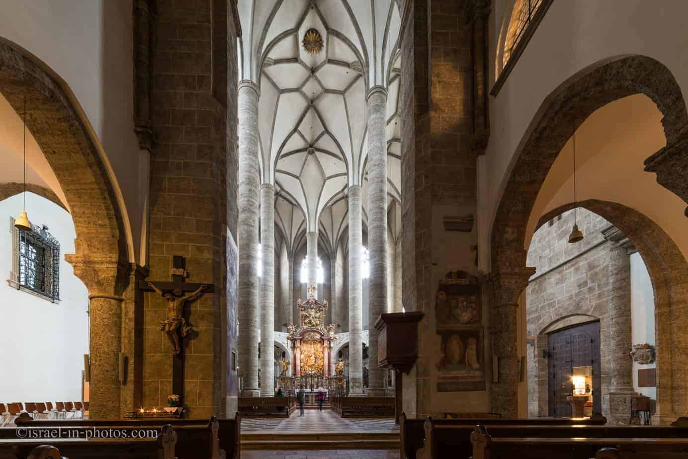 [Image: 2-Visiting-Franziskanerkirche-church-in-...ustria.jpg]