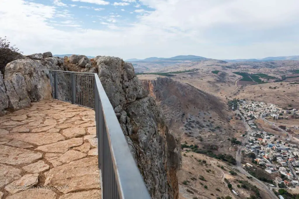 מצפה חרובים, גן לאומי ארבל