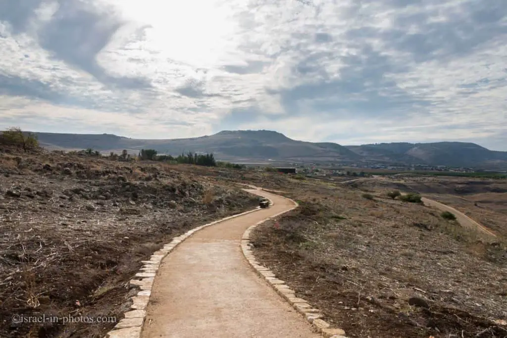 The road to the Ancient Synagogue of Arbel