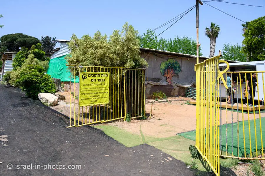Parrot Farm in Kfar Hess