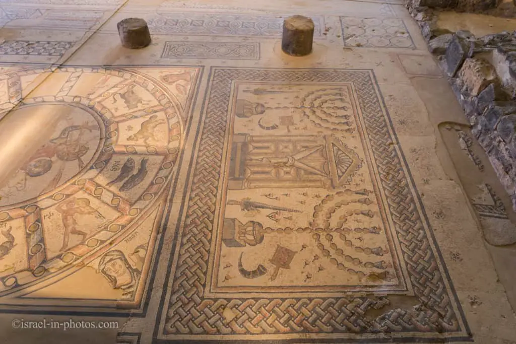 Зодиакальная мозаика в древней синагоге в Хамате Тверия
