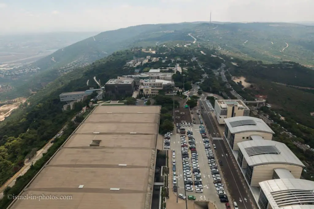 נוף לחיפה ממרפסת התצפית של האוניברסיטה