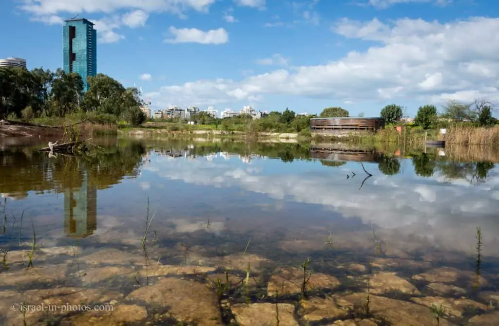 The pond and the second lookout at Rosh Tzipor