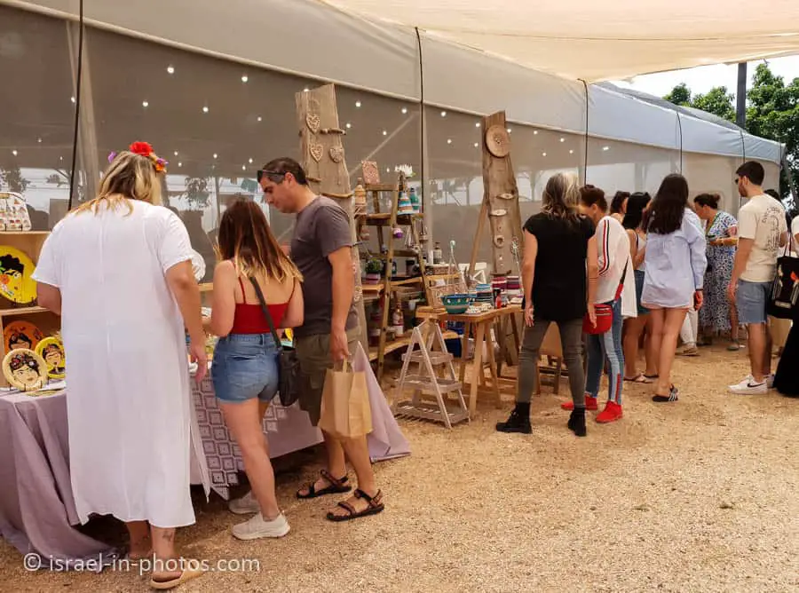 Small art and crafts market