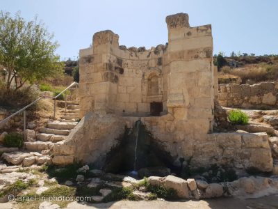 Haniya Spring - Visitors Guide to Spring and Pools by Jerusalem