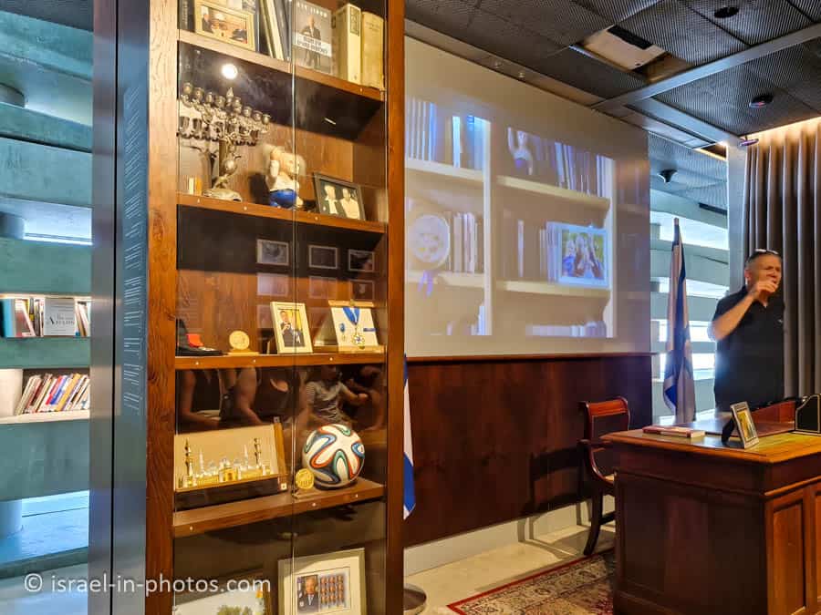 Shimon Peres's study room
